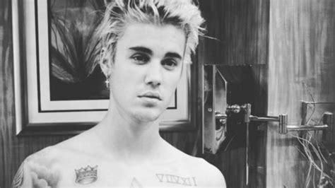 Justin Bieber bares his butt again on social media